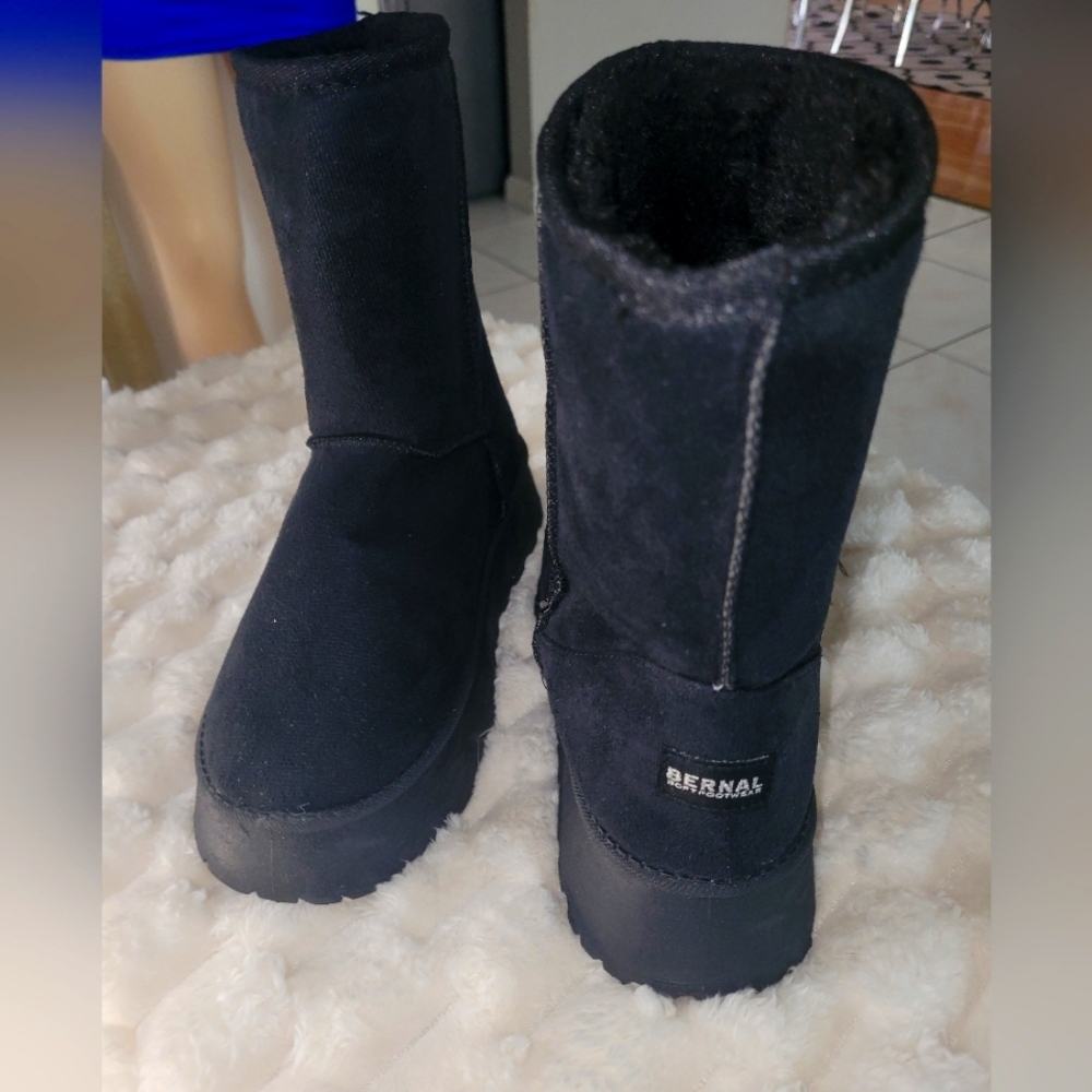 Women's Black Winter Boots - Picture 6 of 10